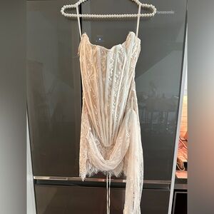 STRAPLESS LACE CORSET STYLE DRESS